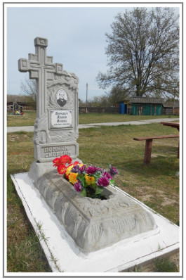 Бетонный памятник "Крест" для бабушки