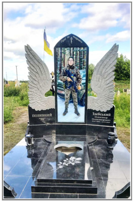Пам'ятник комбінований з чорного граніту "Крила"
