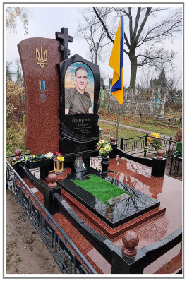 Гранітний пам'ятник військовому