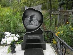 гранитный памятник на детскую могилу