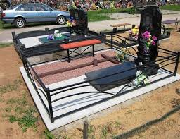 кованные скамья и столик на могилу